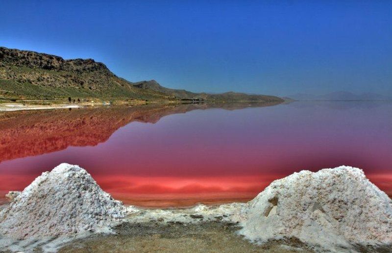 دریاچه مهارلو فرش قرمز