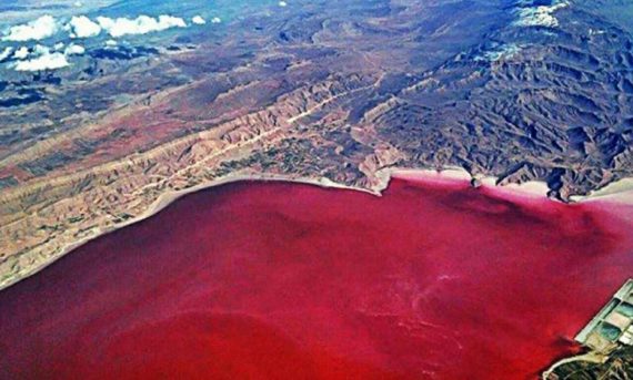 دریاچه صورتی رنگ ایران کجاست؟