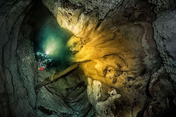جهان جادویی در غار های زیر آب