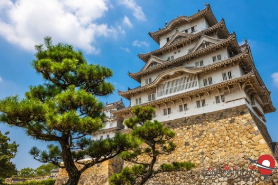 Himeji-castle-in-Japan-by-Kazuhiro-Terasawa-740x493